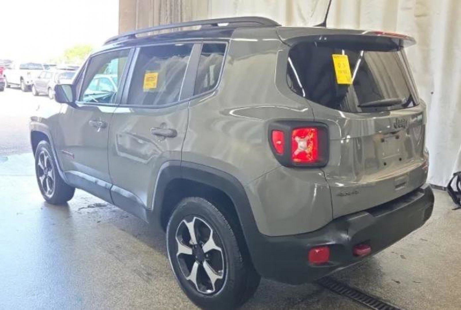 Used 2021 Jeep Renegade Trailhawk image 2