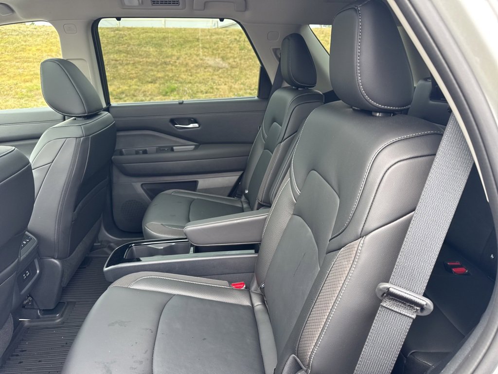 Used 2025 Nissan Pathfinder SL w/ SL Premium Package image 9