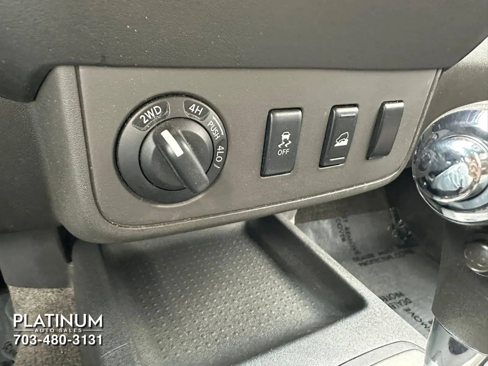 Used 2012 Nissan Frontier SV w/ SV Premium Utility Pkg AWD/4WD image 12