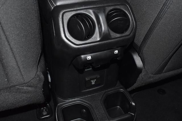 Used 2023 Jeep Wrangler Sahara image 28