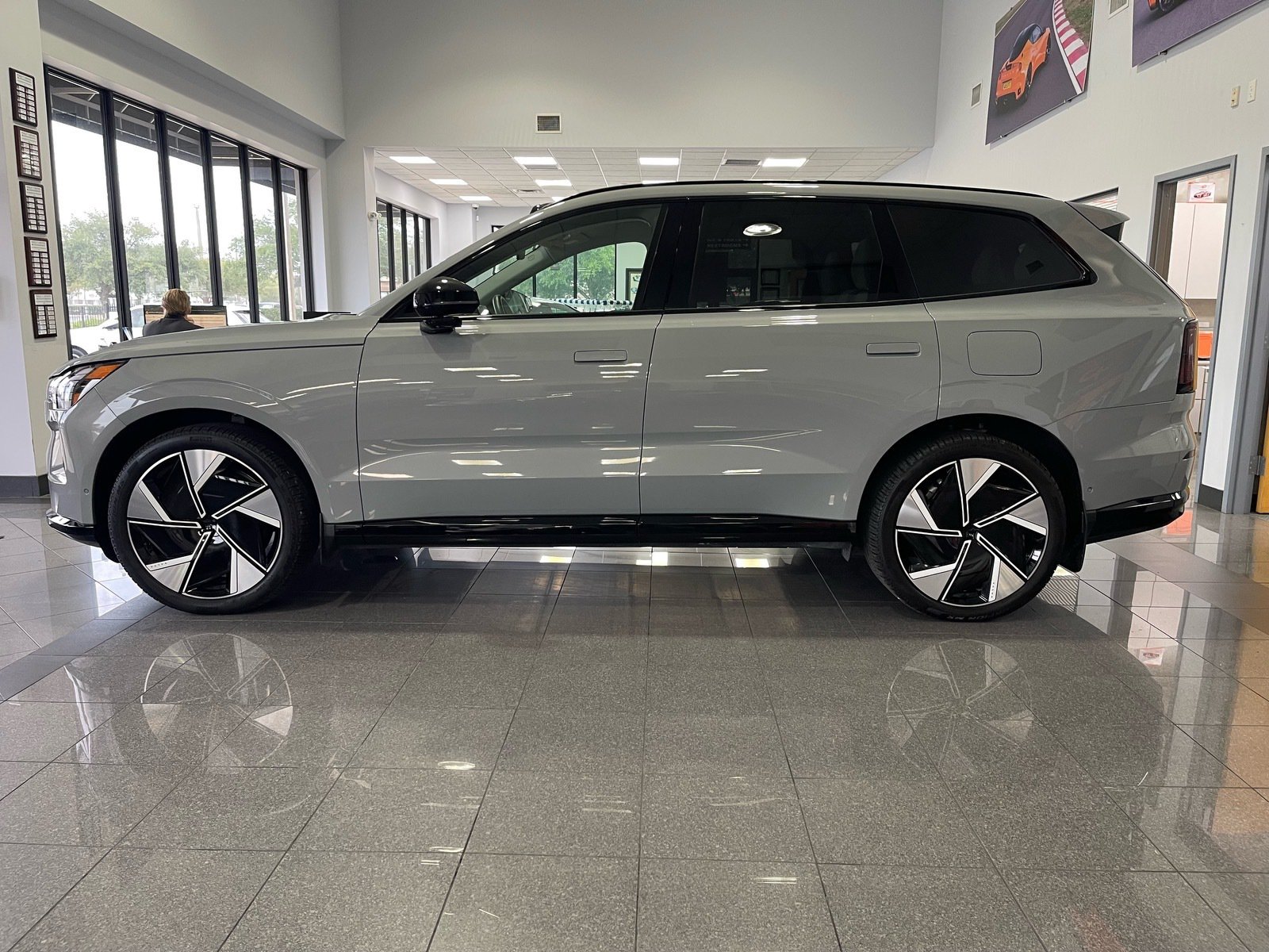 Used 2025 Volvo EX90 Ultra AWD/4WD image 2