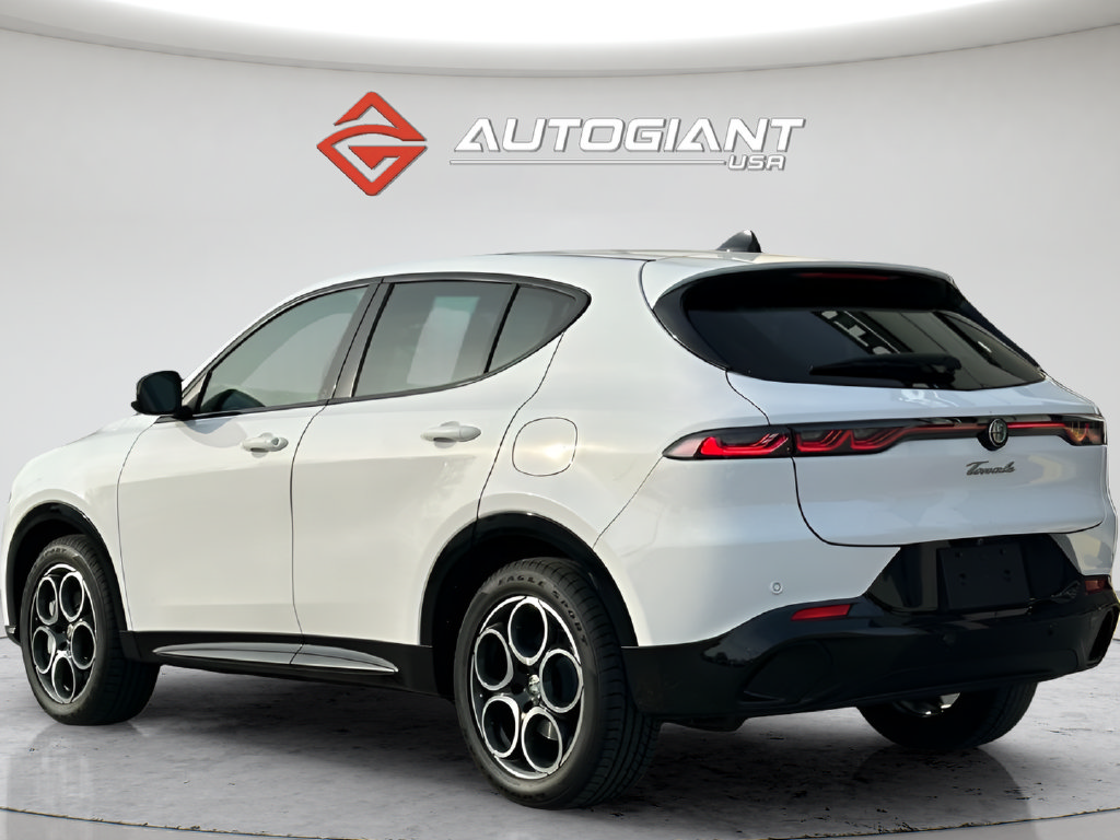 Used 2025 Alfa Romeo Tonale w/ Premium Package AWD/4WD image 8