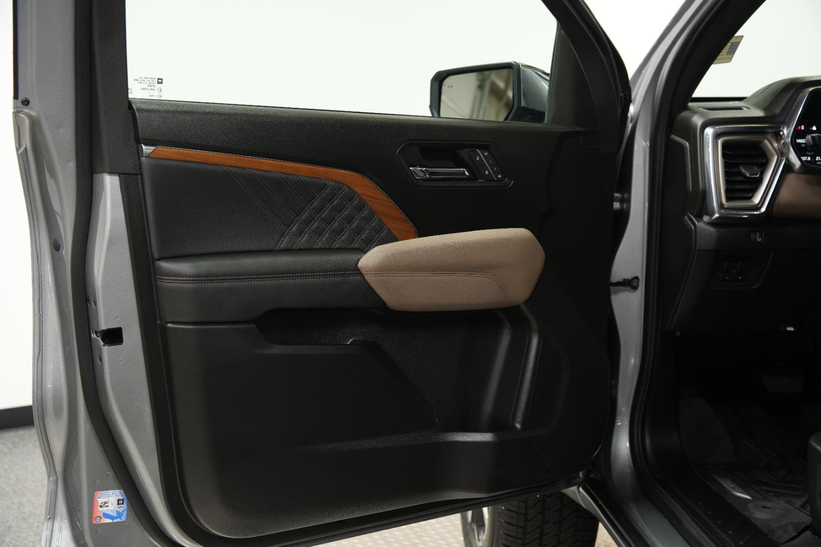 Used 2025 GMC Canyon Denali image 21