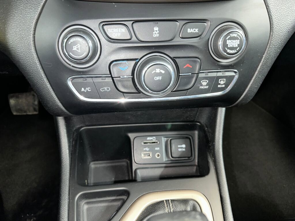 Used 2014 Jeep Cherokee Latitude image 12