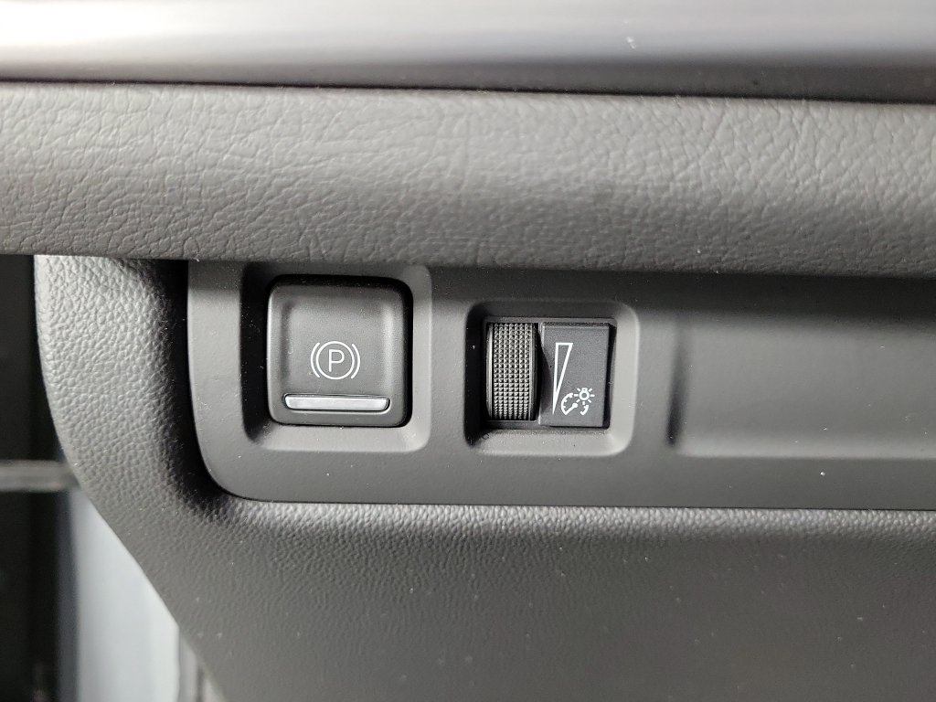 Used 2024 Cadillac XT4 Sport w/ Technology Package FWD image 33