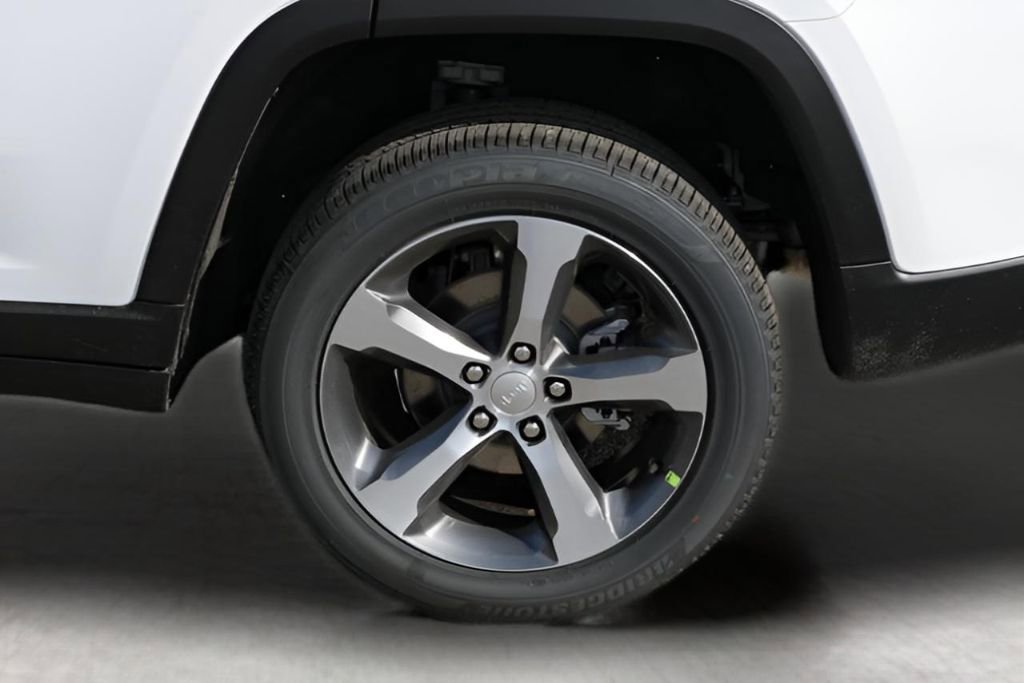 New 2026 Jeep Grand Cherokee Limited image 9