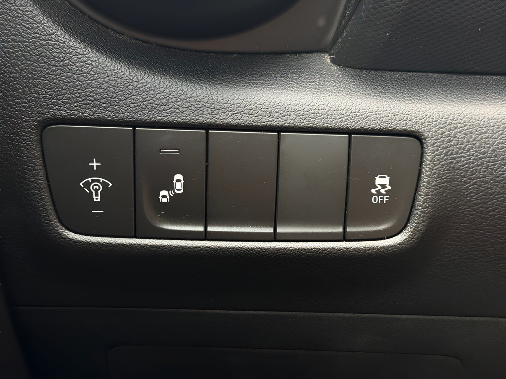 Used 2018 Hyundai Kona SEL FWD image 19