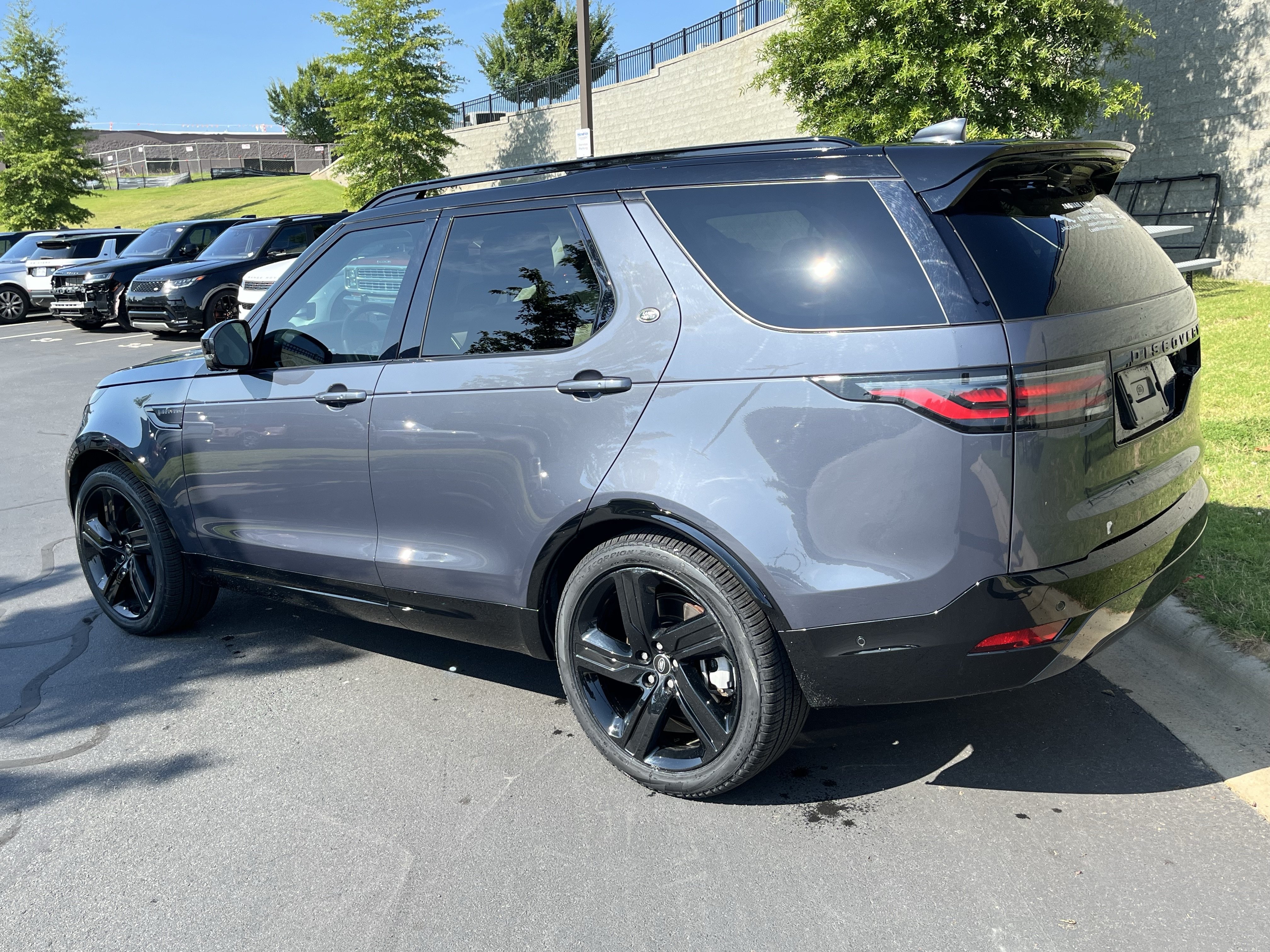 Used 2025 Land Rover Discovery Dynamic SE AWD/4WD image 7