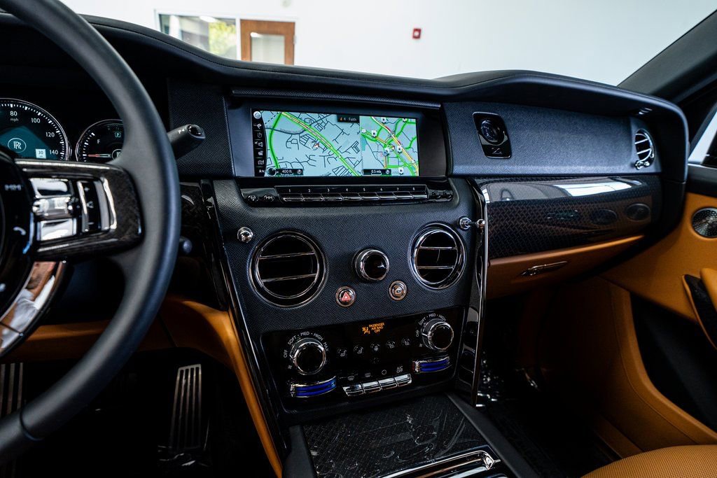 Used 2022 Rolls-Royce Cullinan Black Badge image 38