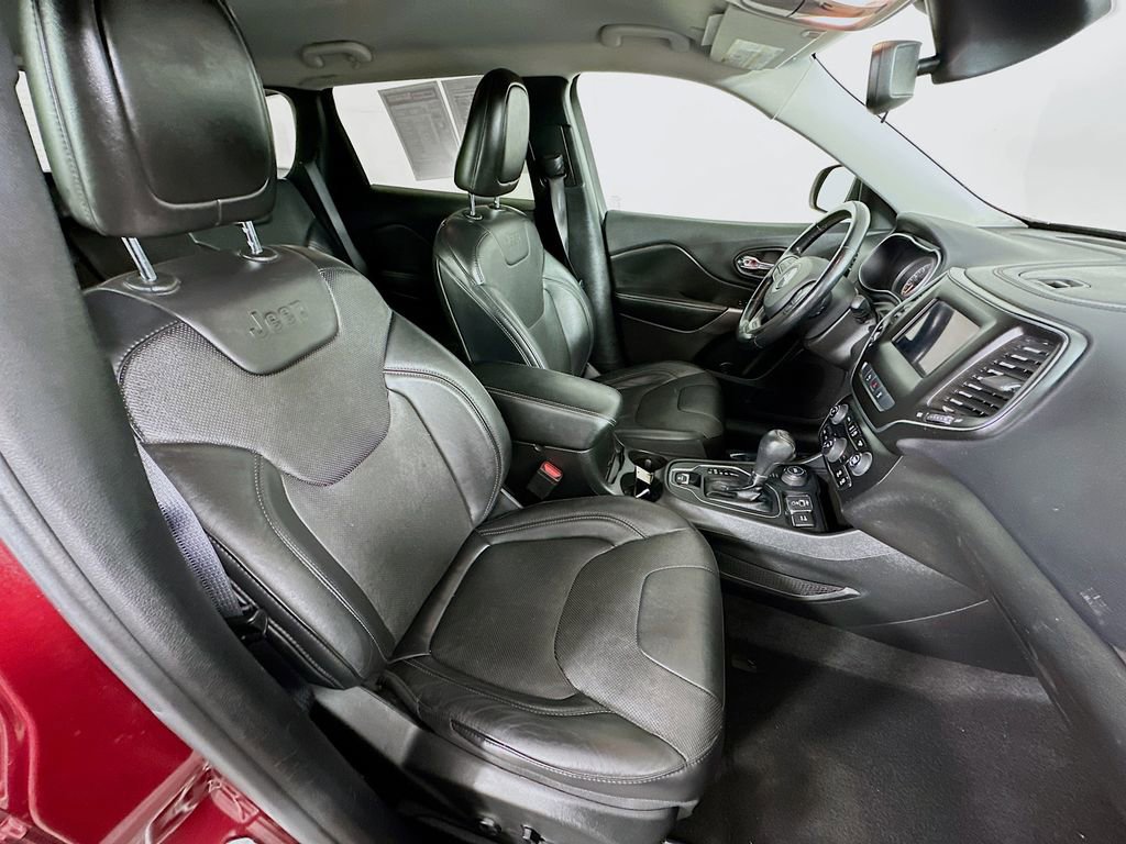 Certified 2020 Jeep Cherokee Latitude Lux w/ Quick Order Package 26H Lux image 38