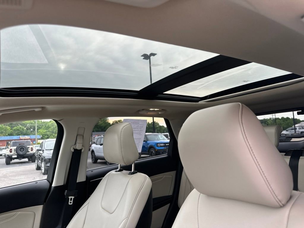 Used 2020 Ford Edge Titanium FWD image 22