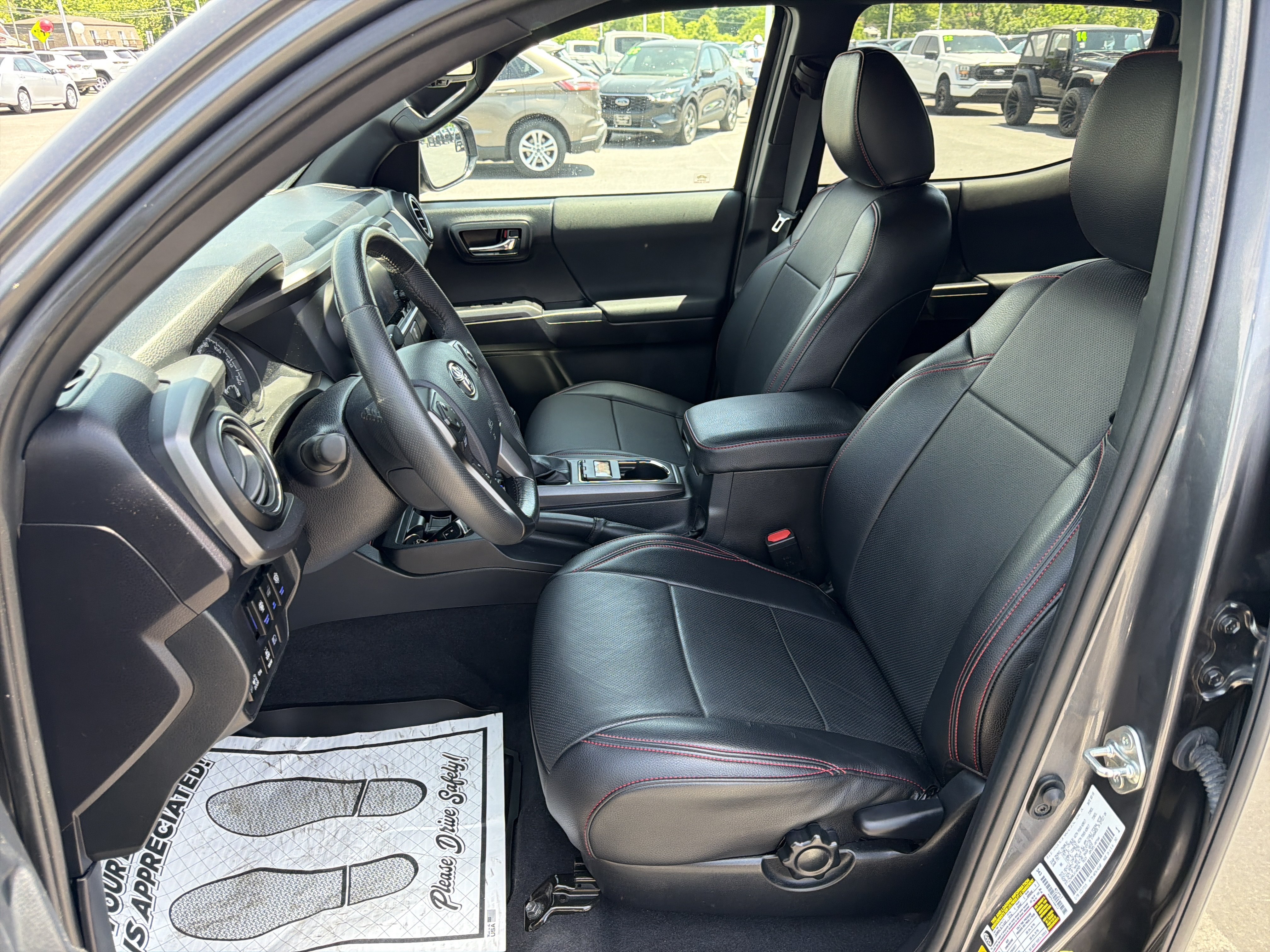 Used 2018 Toyota Tacoma TRD Sport AWD/4WD image 12
