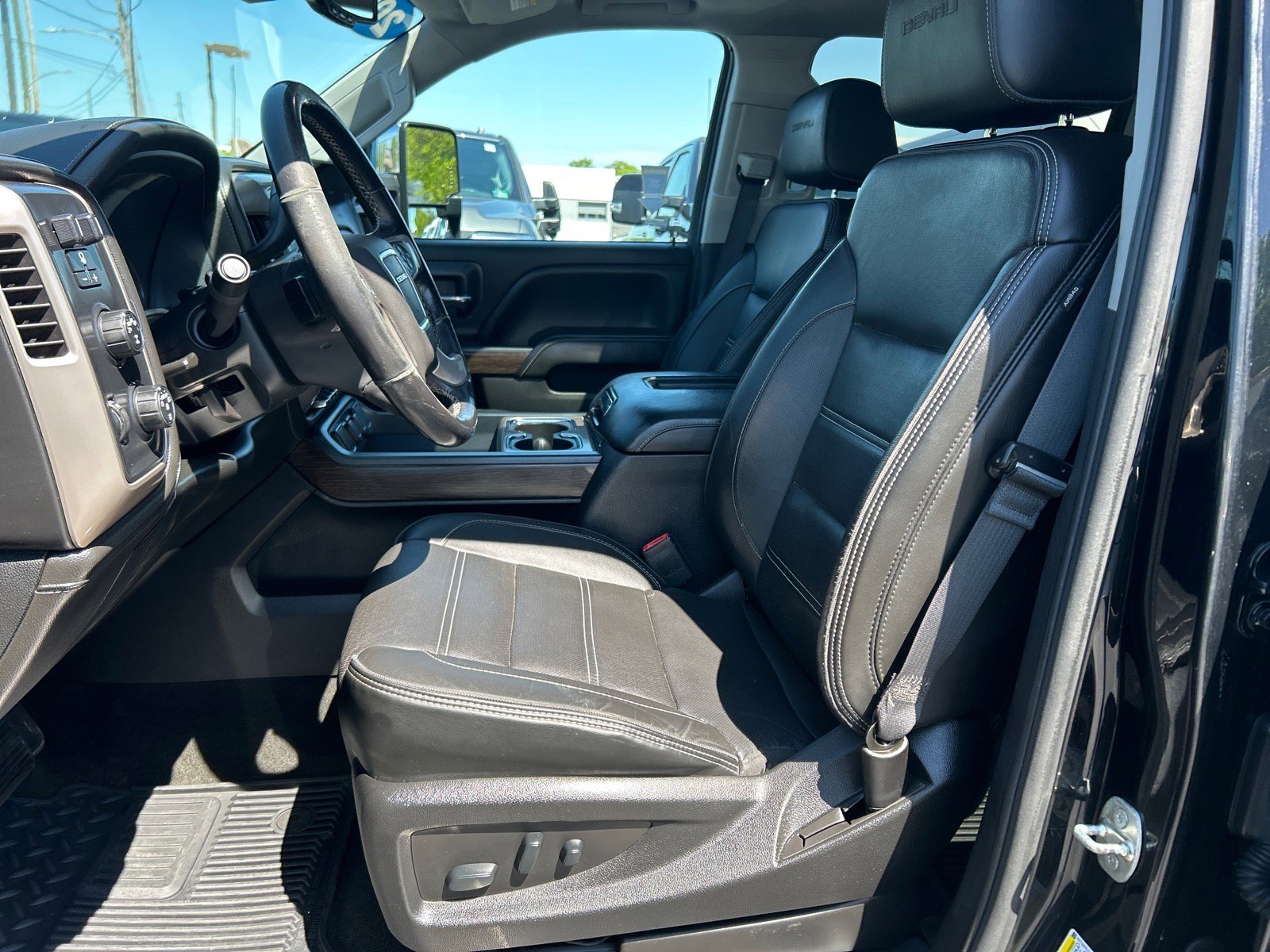 Used 2018 GMC Sierra 1500 Denali w/ Denali Ultimate Package AWD/4WD image 9