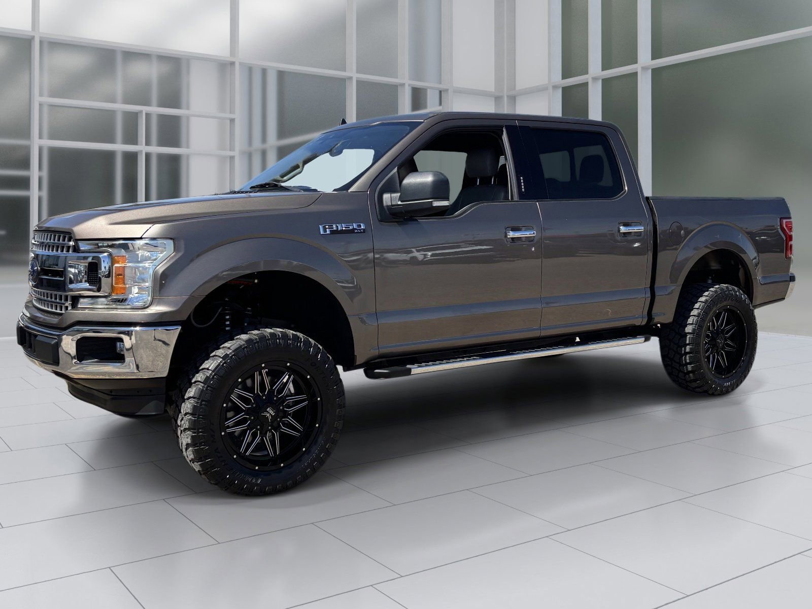 Used 2019 Ford F150 XLT w/ Equipment Group 302A Luxury RWD image 2