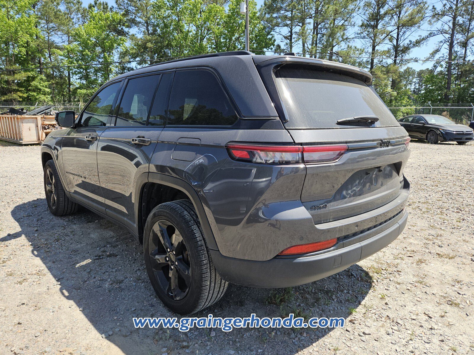 Used 2024 Jeep Grand Cherokee Limited w/ Black Appearance Package AWD/4WD image 10