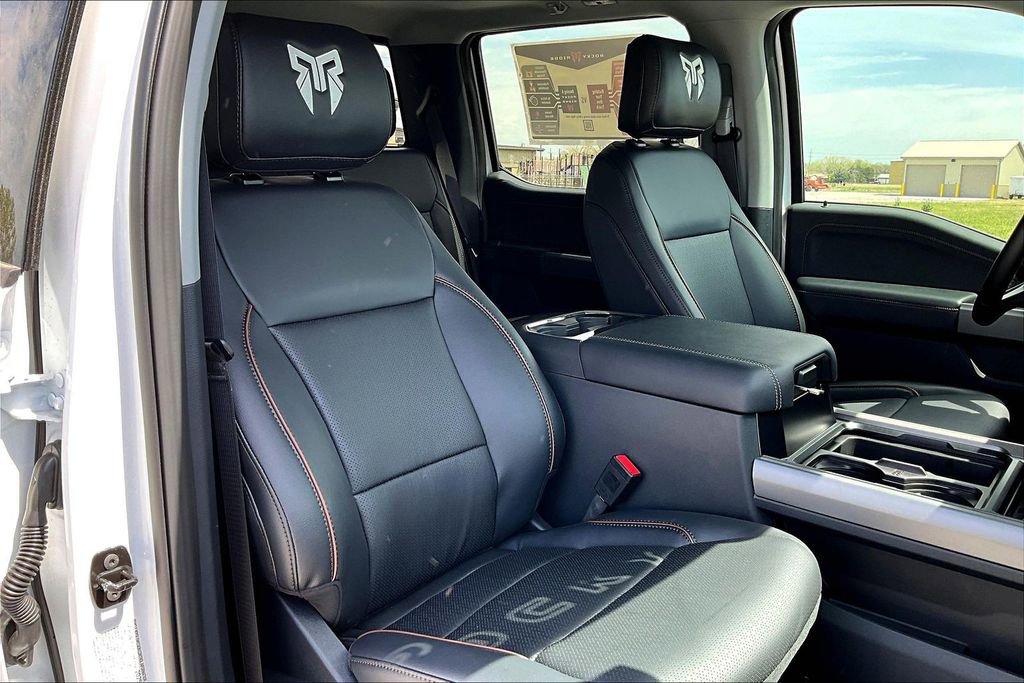 New 2026 Ford F250 Lariat w/ Black Appearance Package image 29