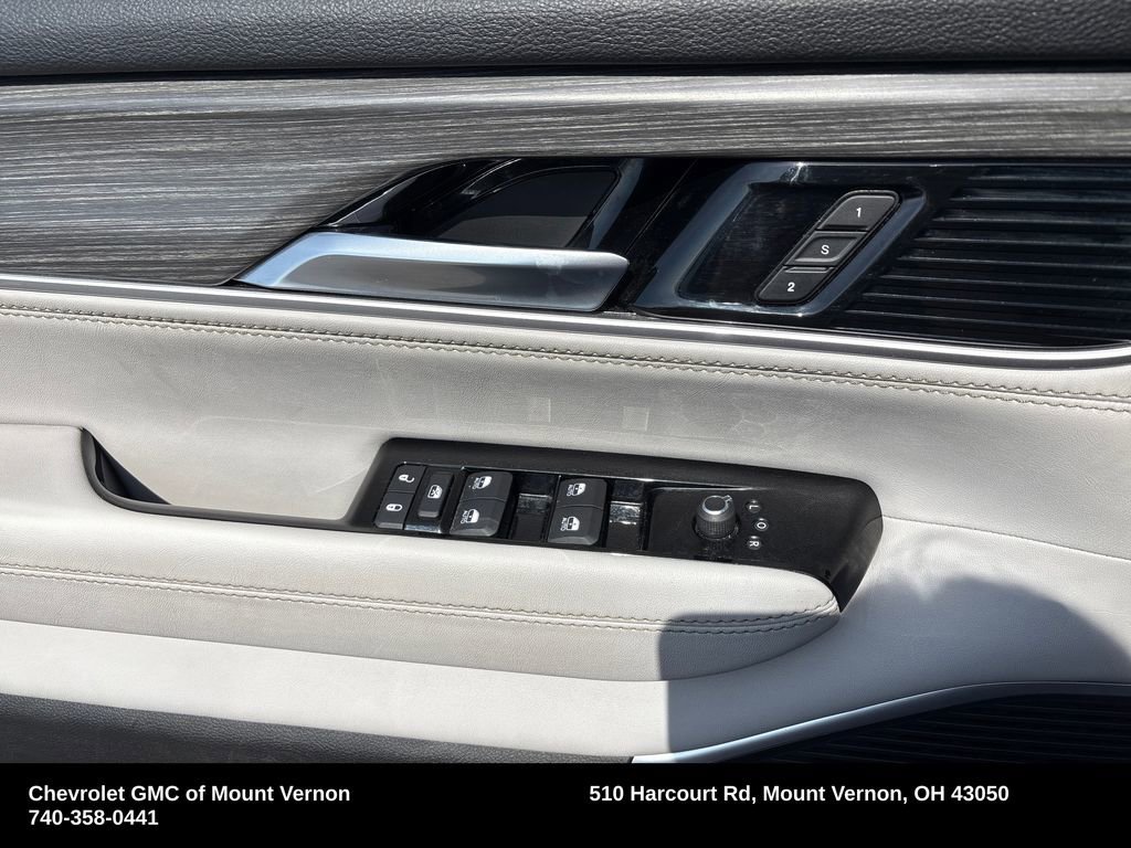 Used 2023 Jeep Wagoneer L Series II AWD/4WD image 14