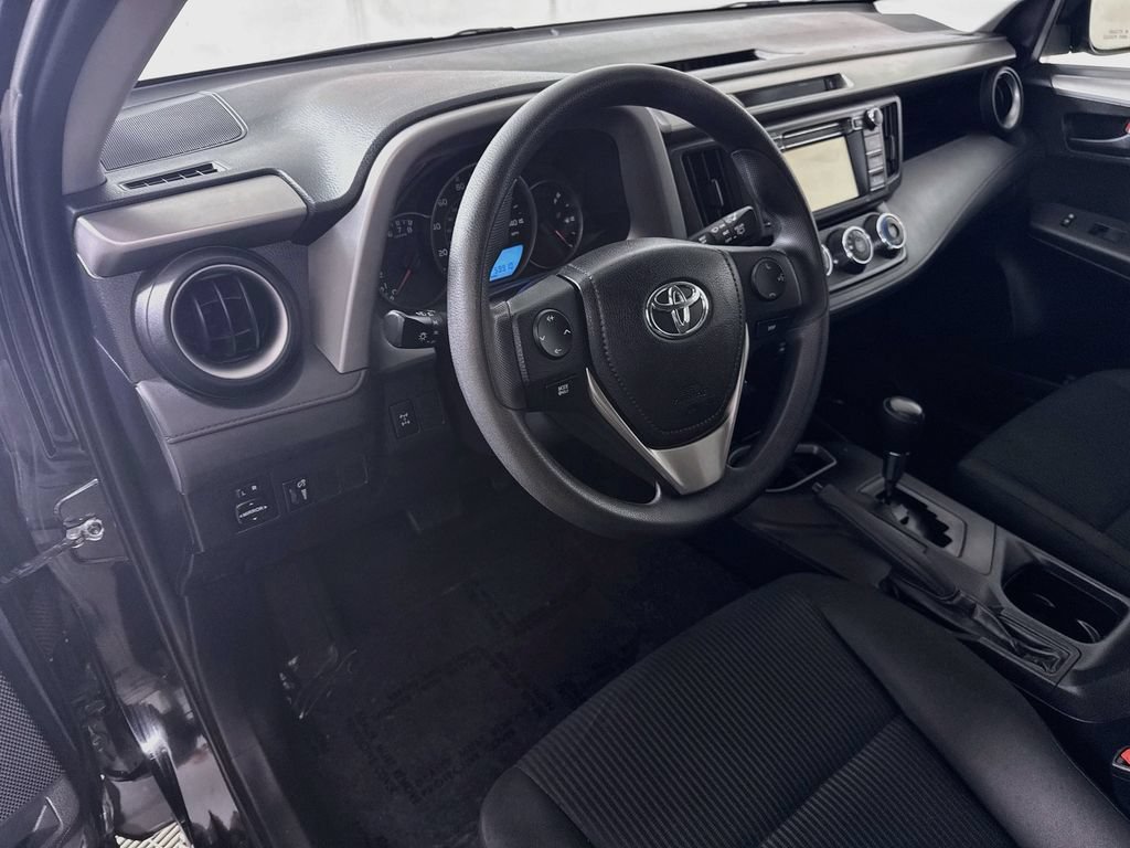 Used 2016 Toyota RAV4 LE AWD/4WD image 16