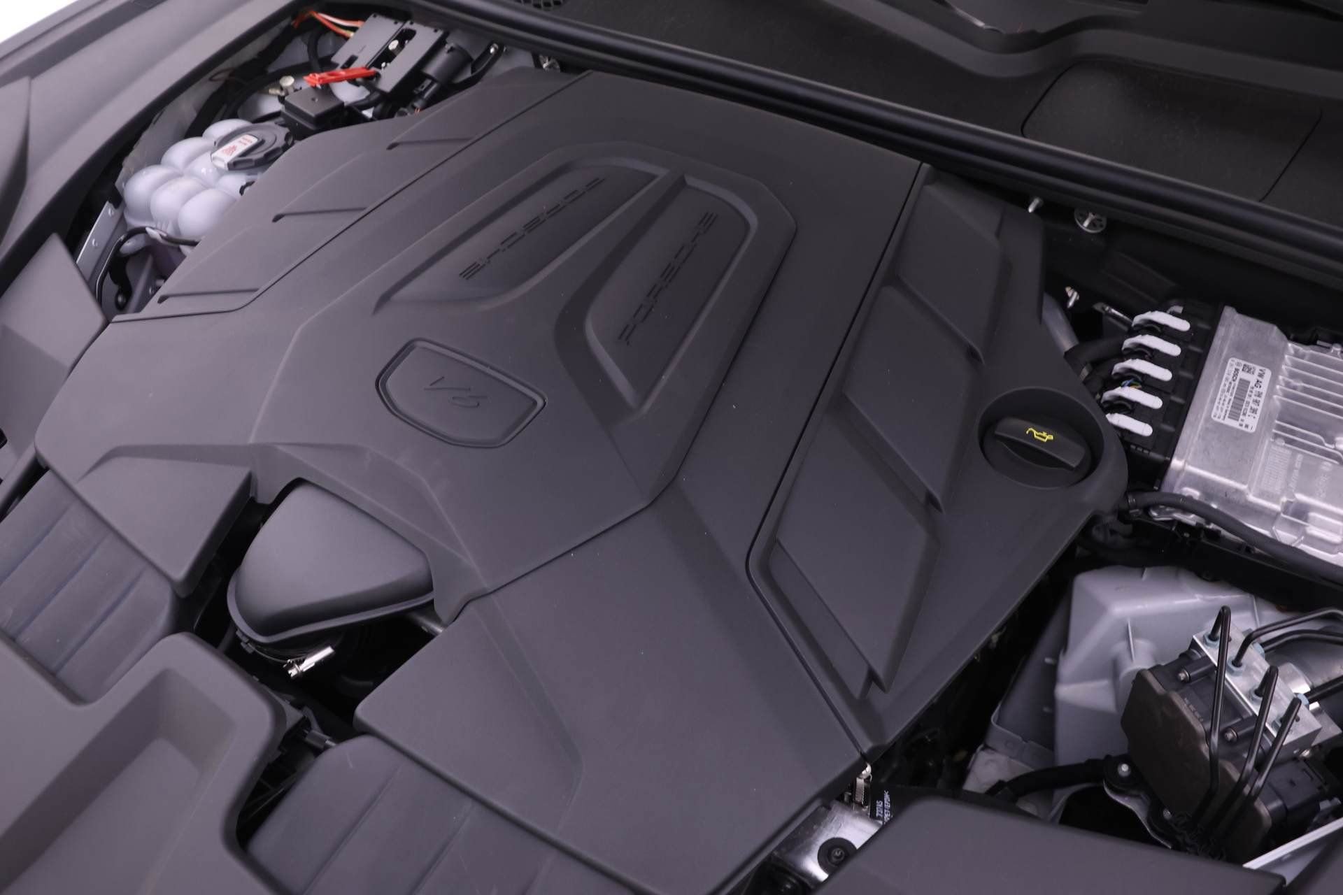 Used 2024 Porsche Cayenne Coupe image 18