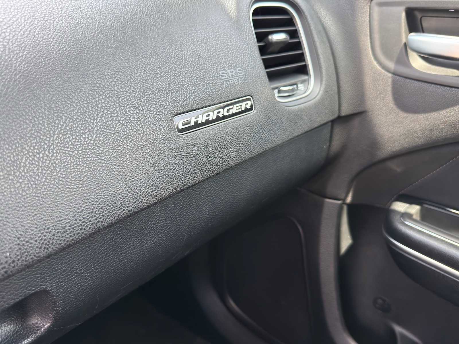 Used 2016 Dodge Charger SXT w/ Navigation & Travel Group RWD image 17