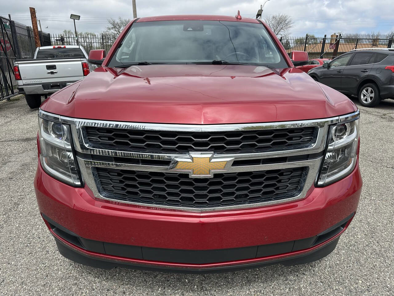 Used 2015 Chevrolet Suburban LT w/ Luxury Package AWD/4WD image 2