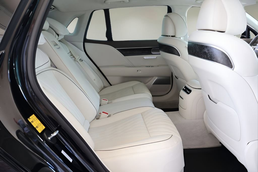 Used 2025 Genesis G90 3.5T AWD/4WD image 17
