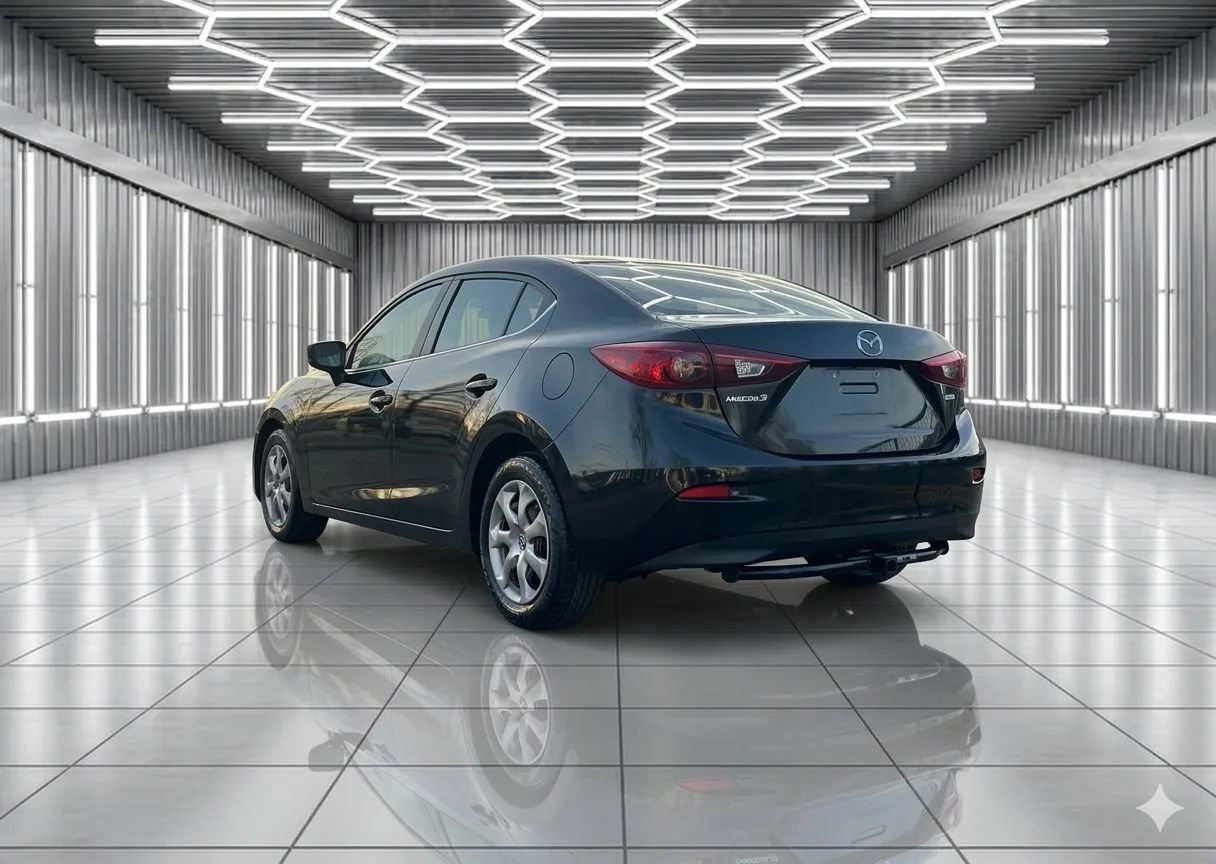 Used 2014 MAZDA MAZDA3 i SV FWD image 2