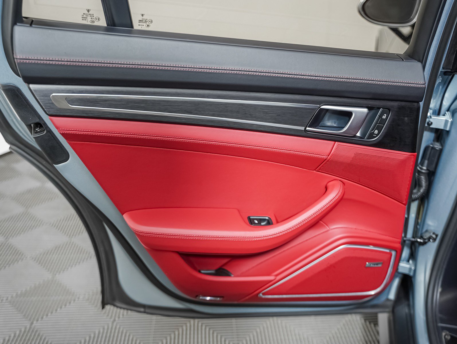 Certified 2023 Porsche Panamera 4 Platinum Edition AWD/4WD image 27