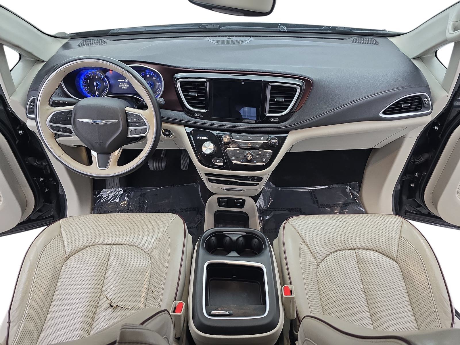 Used 2017 Chrysler Pacifica Limited w/ UConnect Theater Package FWD image 9