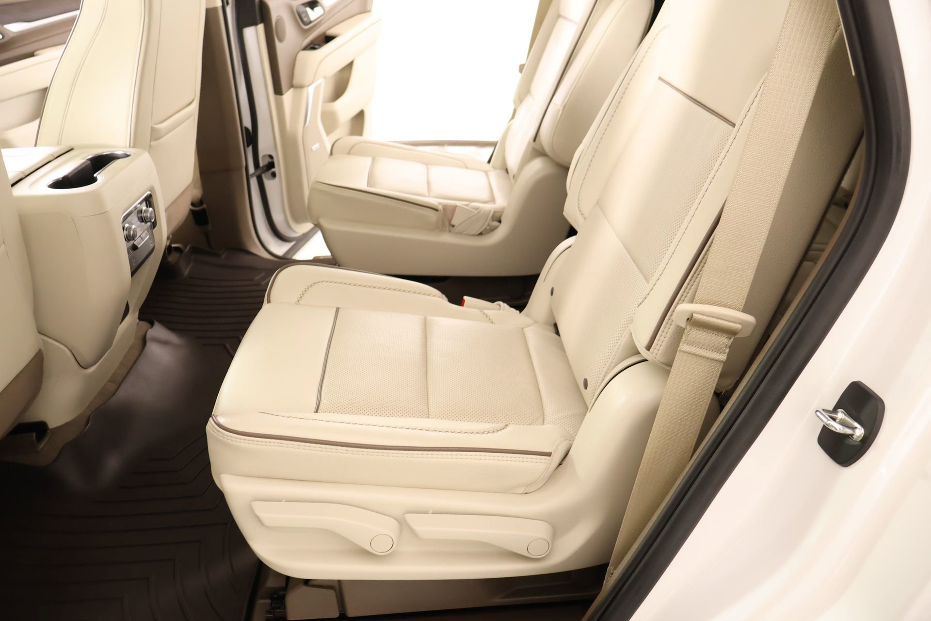 Used 2024 GMC Yukon Denali image 12