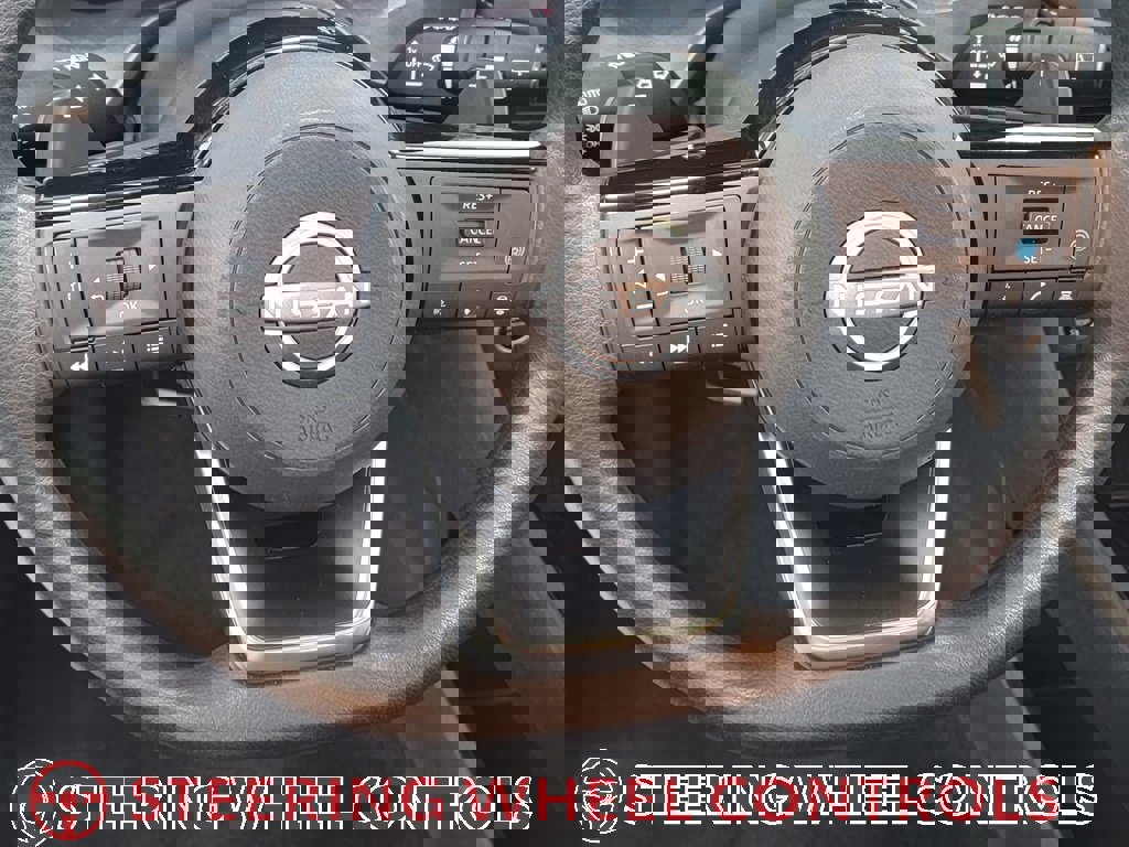 Used 2023 Nissan Rogue SV image 16