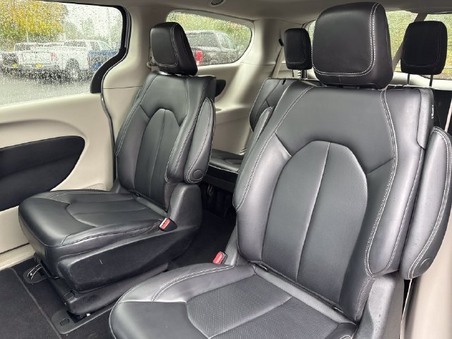 Used 2023 Chrysler Pacifica Limited FWD image 20