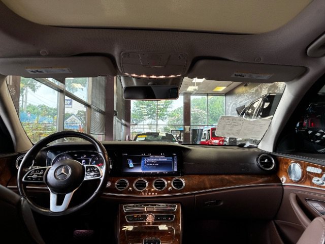 Used 2019 Mercedes-Benz E 300 4MATIC w/ Driver Assistance Package image 32
