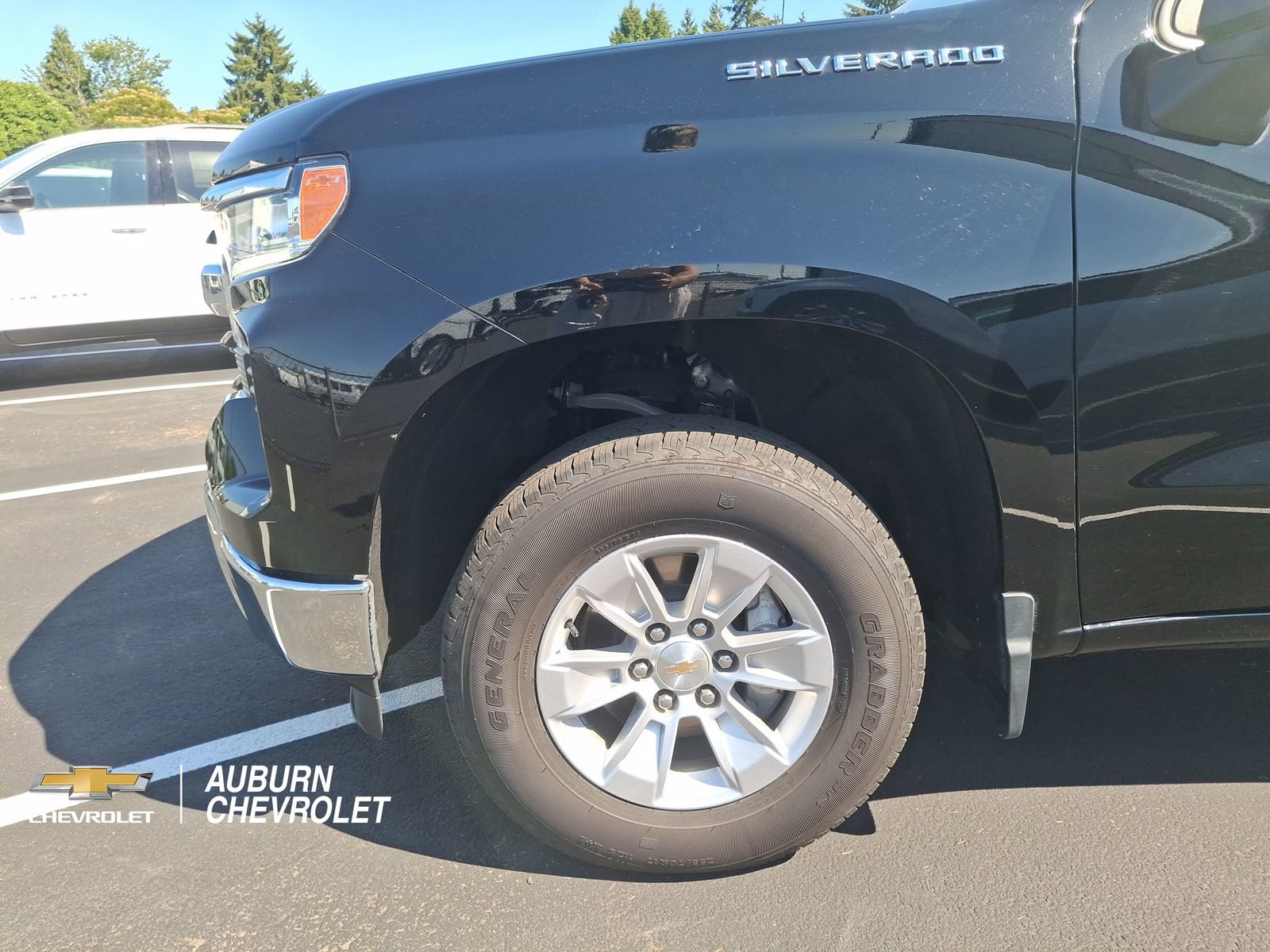 Certified 2025 Chevrolet Silverado 1500 LT AWD/4WD image 23