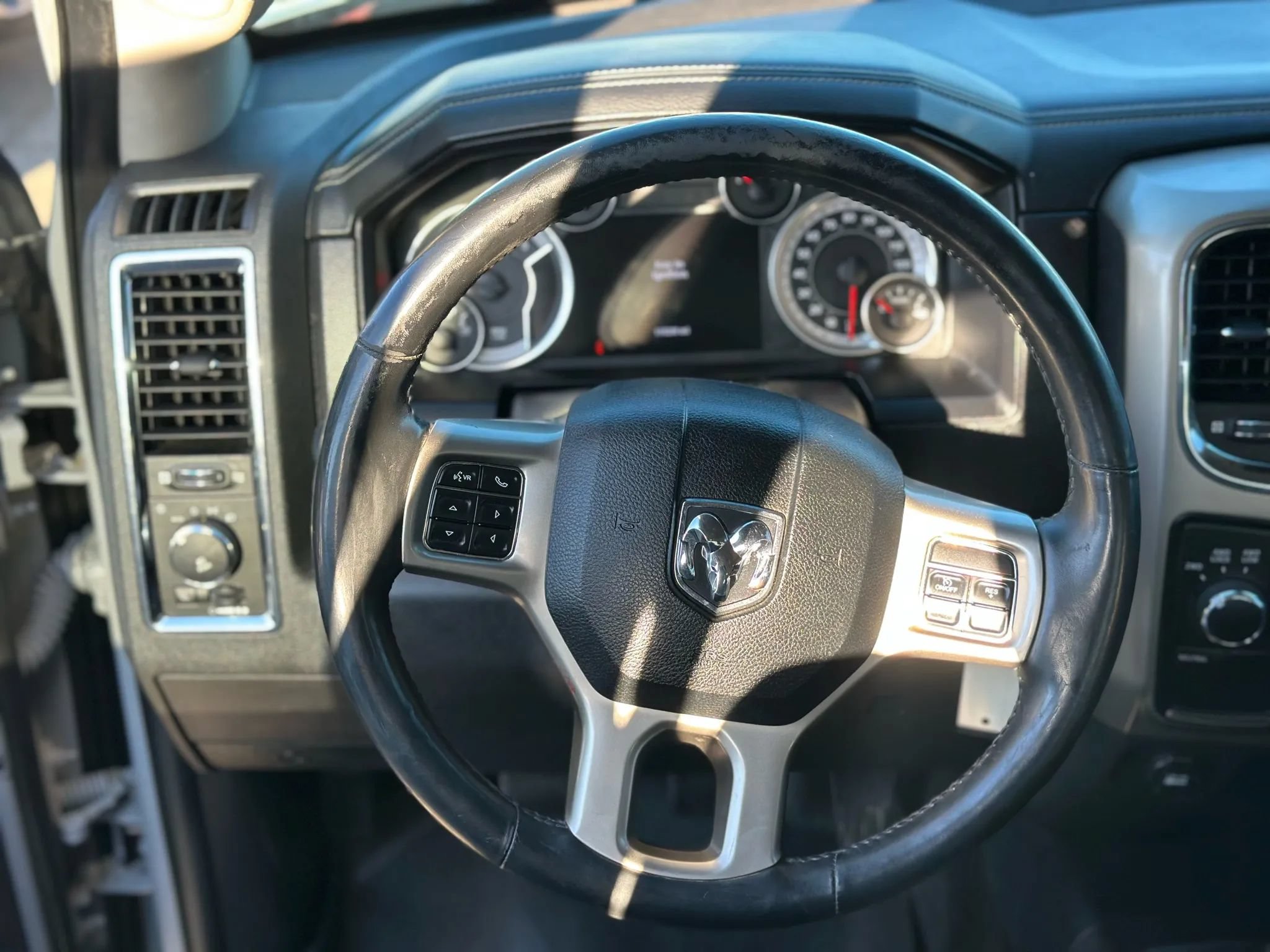 Used 2013 RAM 3500 Laramie AWD/4WD image 12