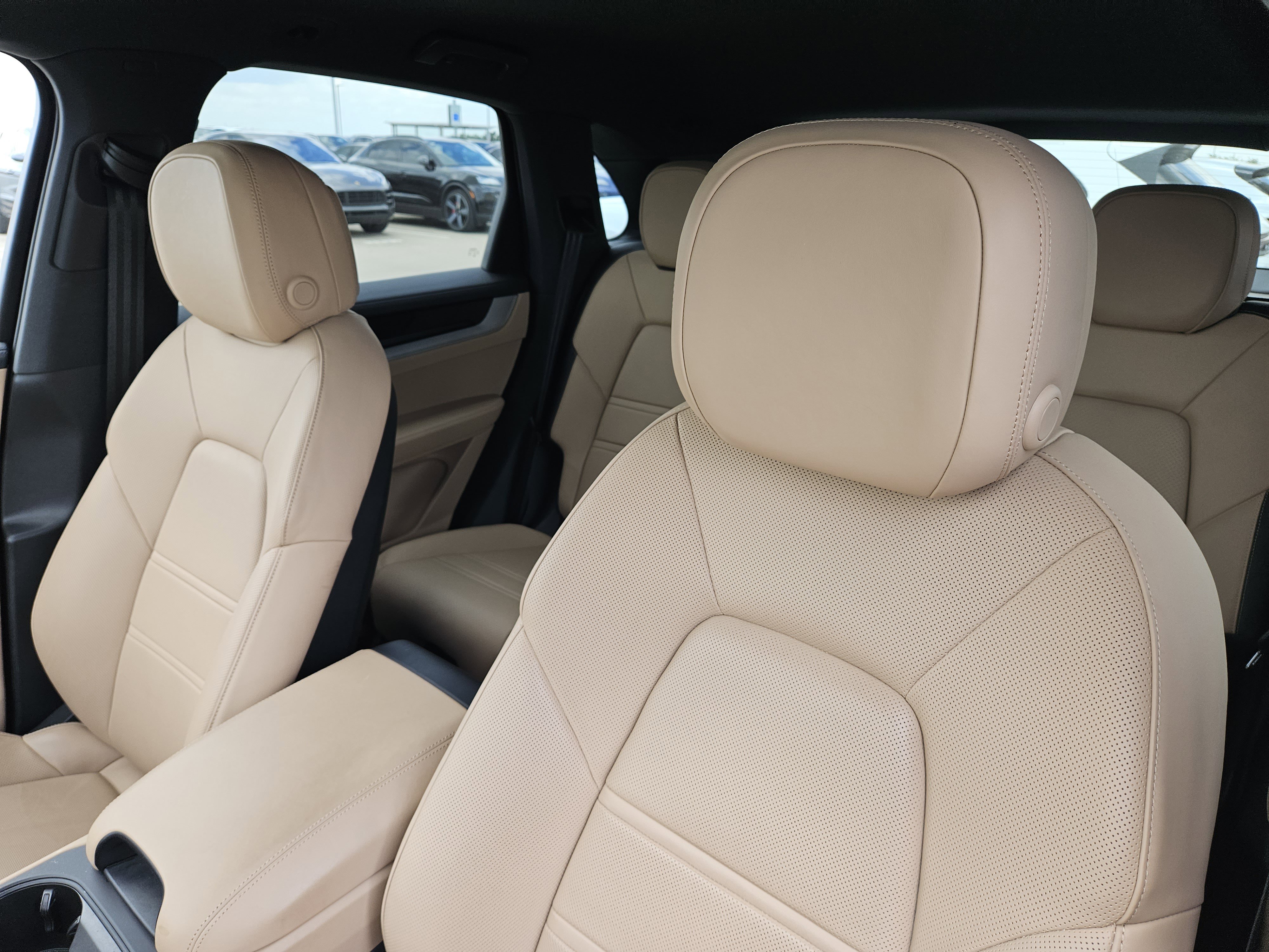 Certified 2024 Porsche Cayenne S AWD/4WD image 6