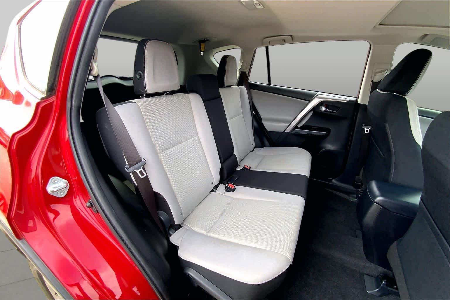 Used 2016 Toyota RAV4 XLE FWD image 20
