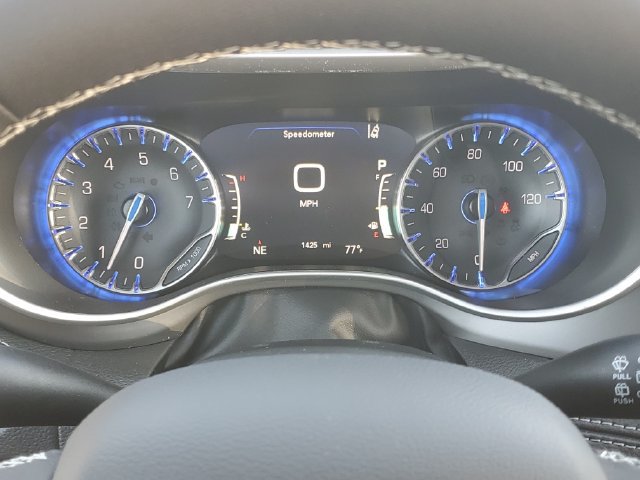 New 2027 Chrysler Pacifica Limited w/ Family Tech Group AWD/4WD image 21