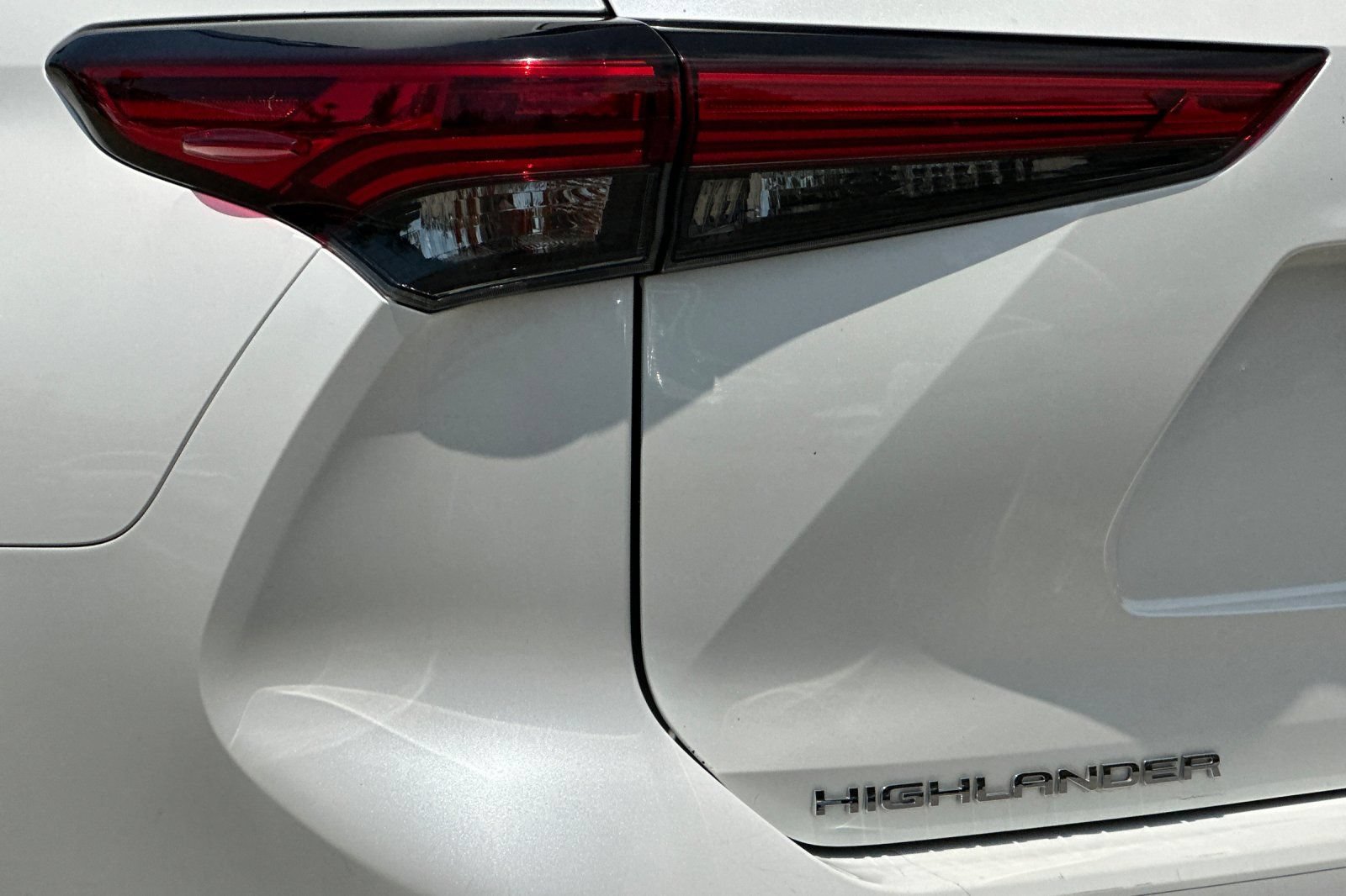 Used 2021 Toyota Highlander L FWD image 30