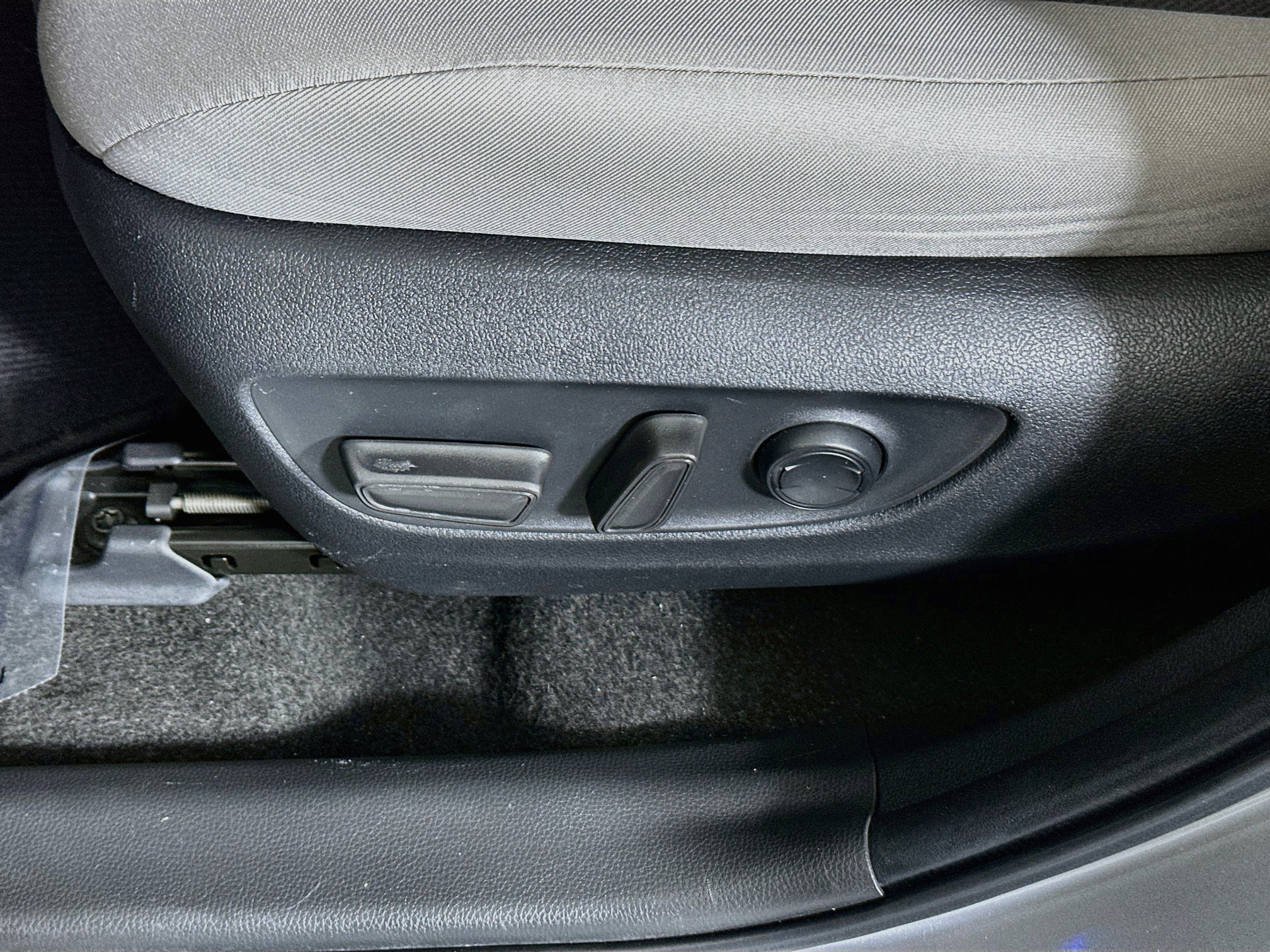 Used 2023 Toyota RAV4 XLE FWD image 13