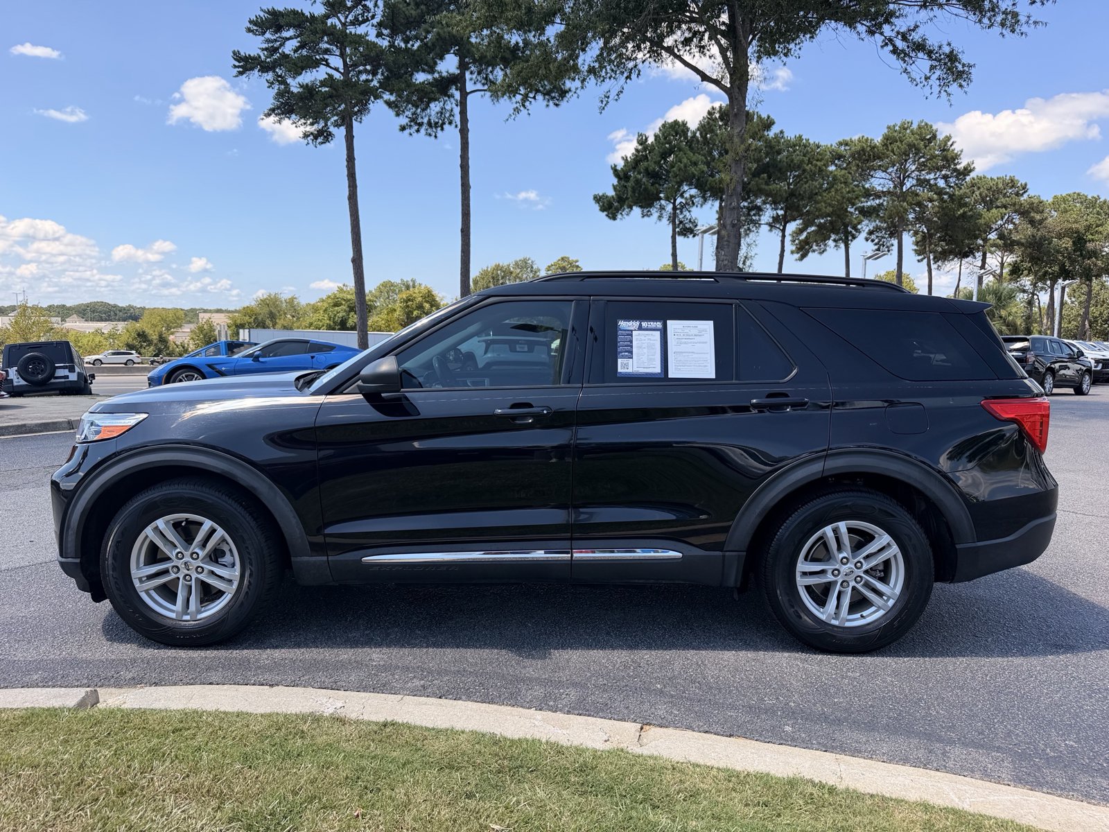 Used 2021 Ford Explorer XLT RWD image 9