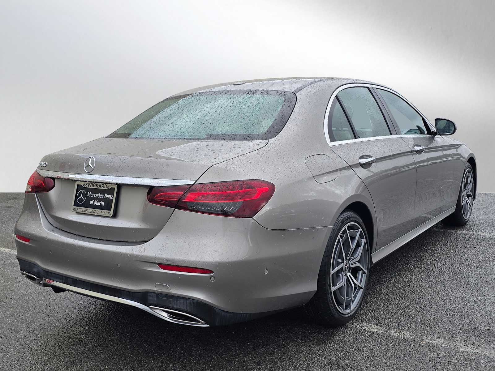Used 2022 Mercedes-Benz E 350 Sedan image 3