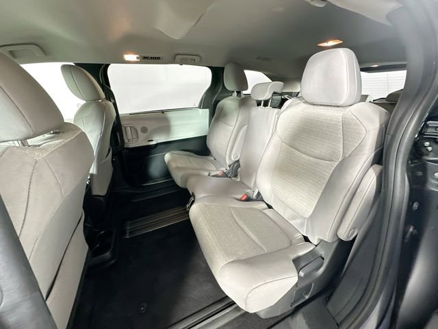 Used 2025 Toyota Sienna LE image 23