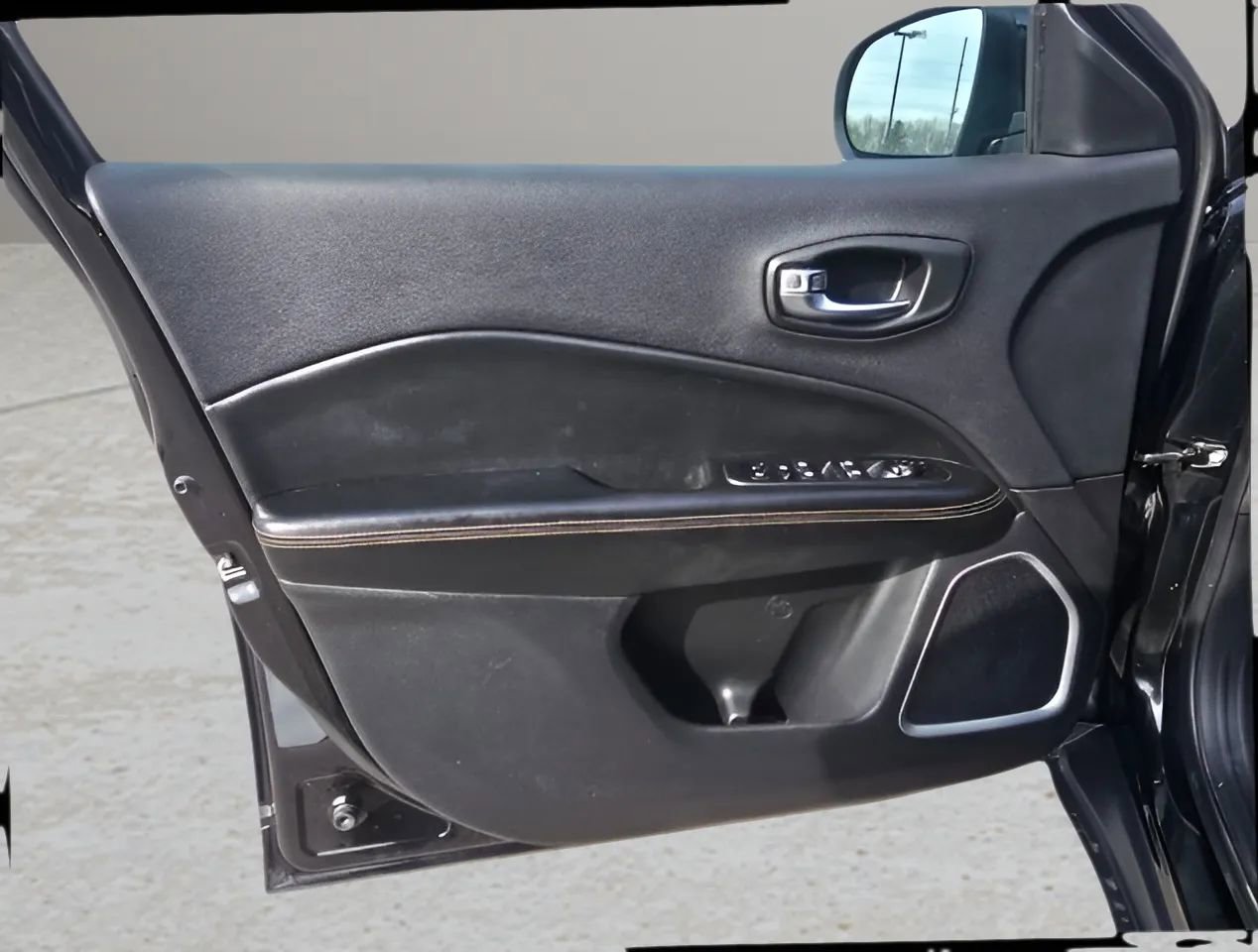 Used 2020 Jeep Compass Limited image 9