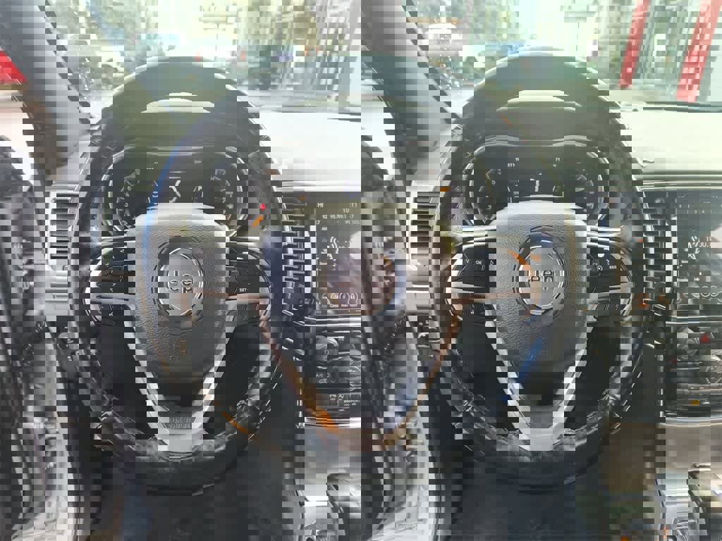 Used 2020 Jeep Grand Cherokee Limited w/ Luxury Group II image 14