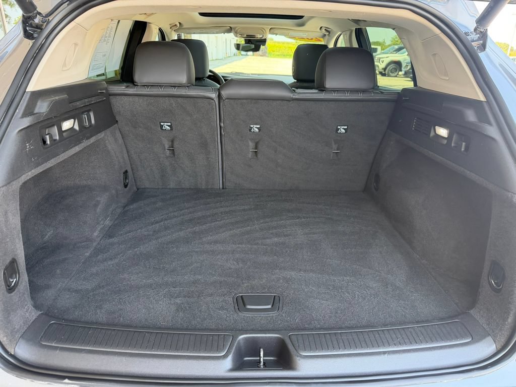 Used 2022 Buick Envision Avenir w/ Technology Package II AWD/4WD image 17