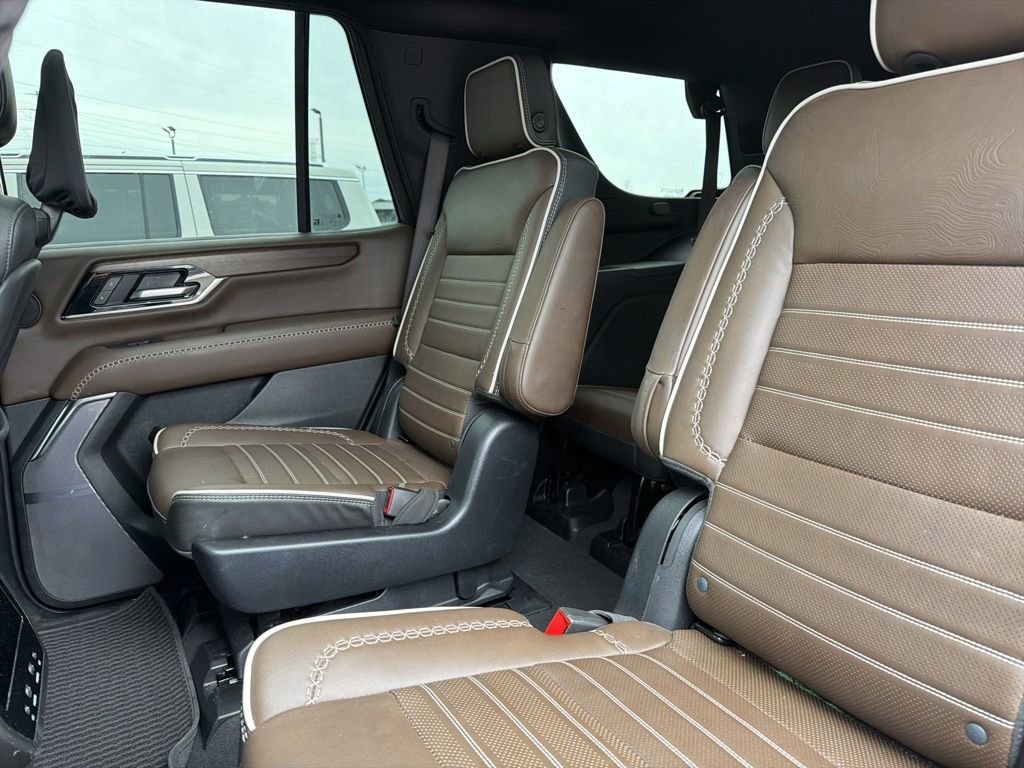 Used 2025 GMC Yukon Denali Ultimate AWD/4WD image 7