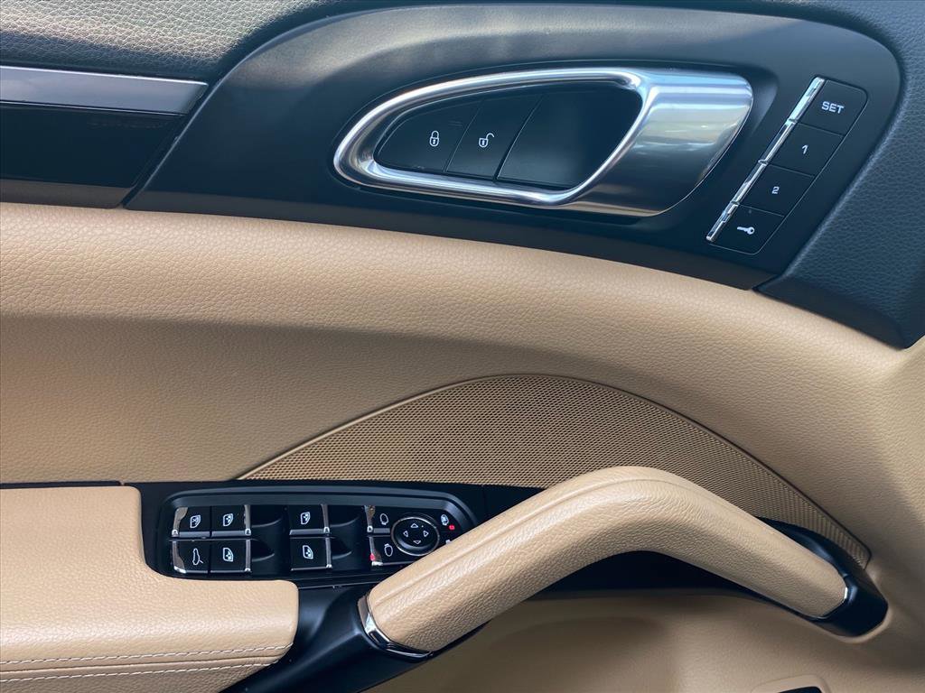 Used 2016 Porsche Cayenne S image 19