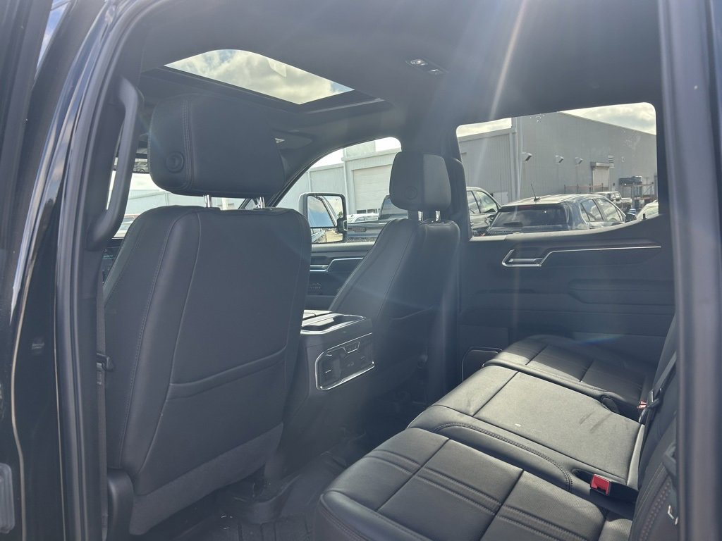 Used 2025 Chevrolet Silverado 1500 High Country w/ High Country Premium Package image 7