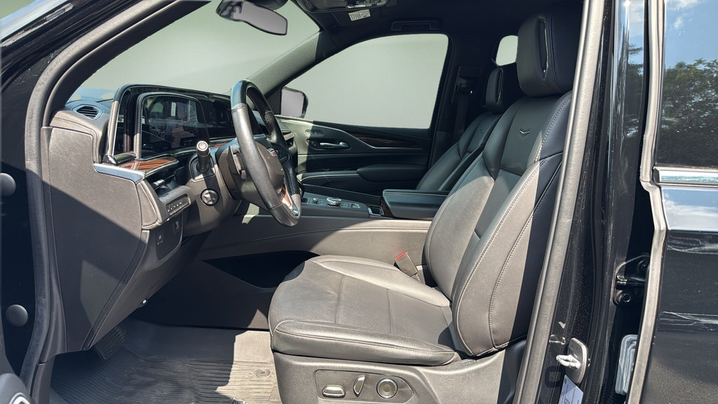 Used 2021 Cadillac Escalade Luxury AWD/4WD image 19